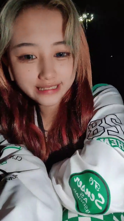 纹身辣妹小狐狸酱静户外直播回放，欠操小骚货发浪大秀！